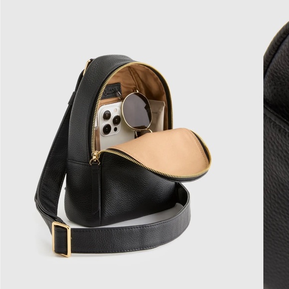 Quince Italian Leather Sling Pack - Picture 5 of 15